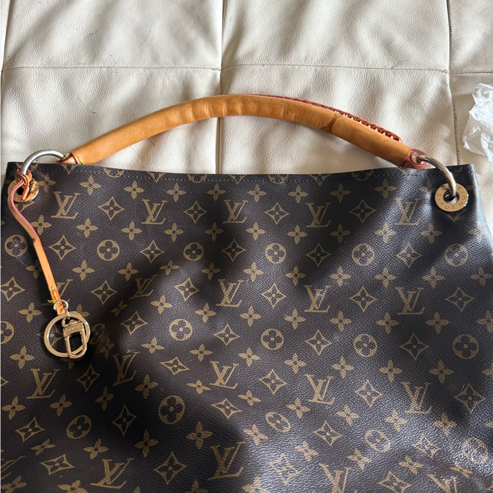 Chic Monogram Print Large HOBO
Slouchy Shoulder Bag - Picture 2 of 7